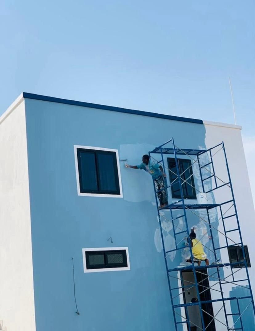Painter in Bund Garden Pune doing interior wall painting