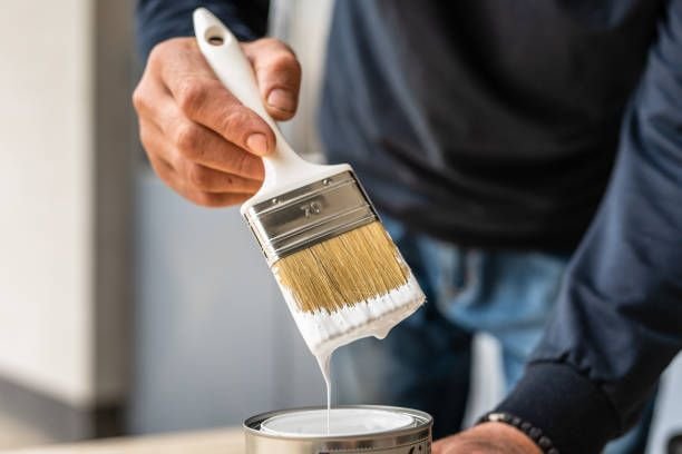 Painter in Kothrud Pune doing interior wall painting